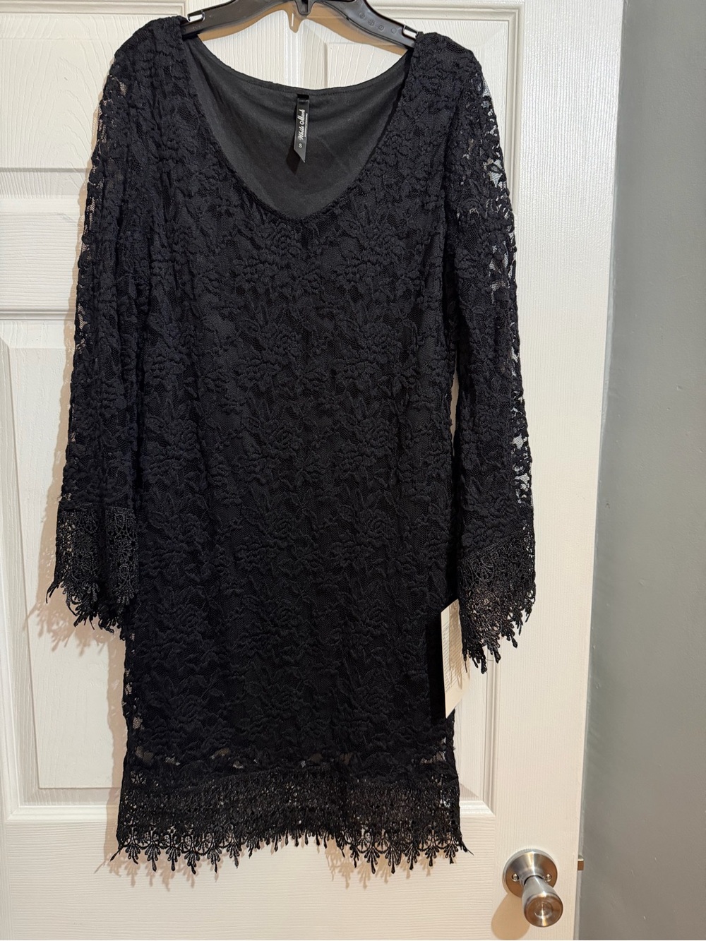 Black Lace Long-Sleeve V-Neck Shift Dress